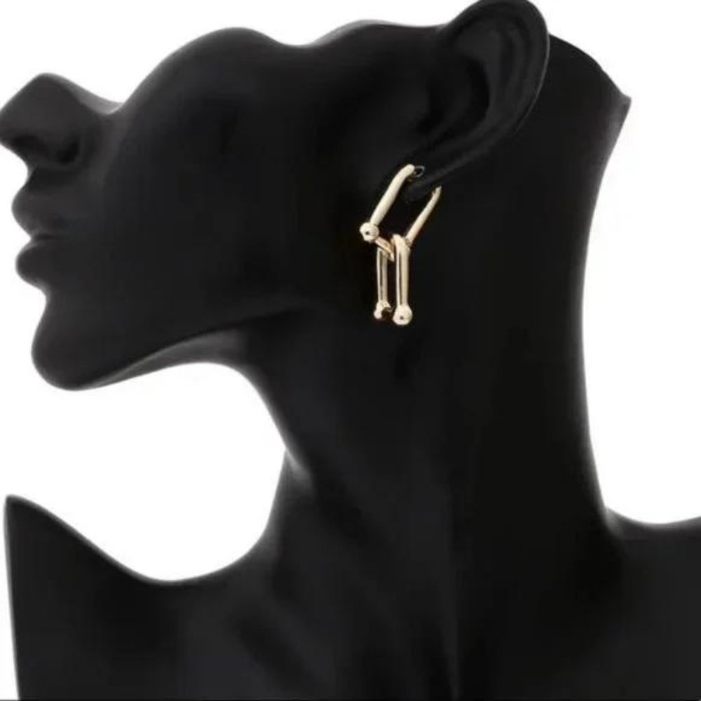 NEW 18K GOLD PUNK LOCK CLIP EARRINGS, BEAUTIFUL EARRINGS, CUTE EARRINGS. - Picture 5 of 5